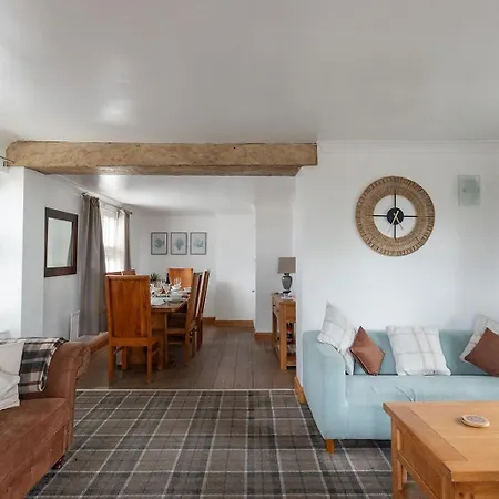 Free Birds Rest - Coastal Escape - Sleeps 8 *