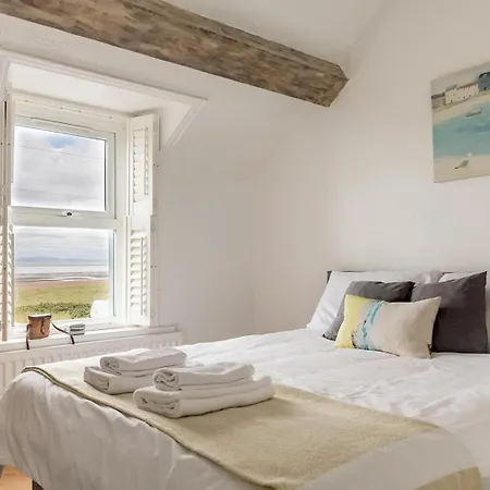 Free Birds Rest - Coastal Escape - Sleeps 8 *