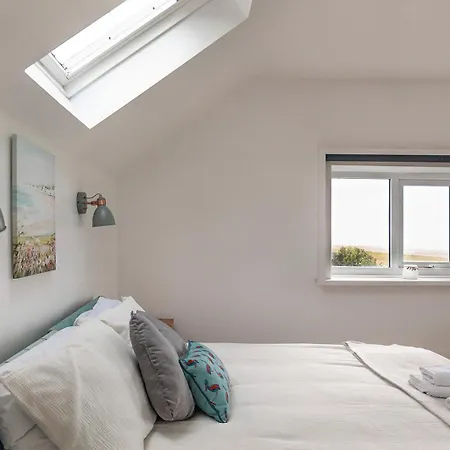 Free Birds Rest - Coastal Escape - Sleeps 8
