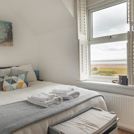 Free Birds Rest - Coastal Escape - Sleeps 8 Feriehus