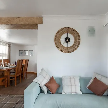 Free Birds Rest - Coastal Escape - Sleeps 8