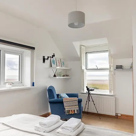 Free Birds Rest - Coastal Escape - Sleeps 8 *