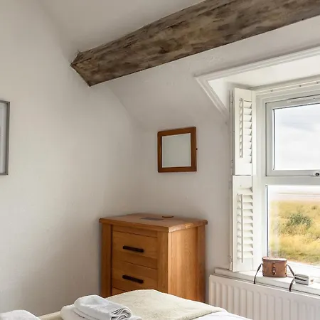 Free Birds Rest - Coastal Escape - Sleeps 8 *