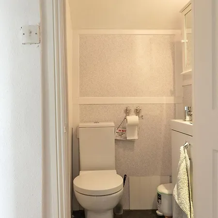 Free Birds Rest - Coastal Escape - Sleeps 8 *