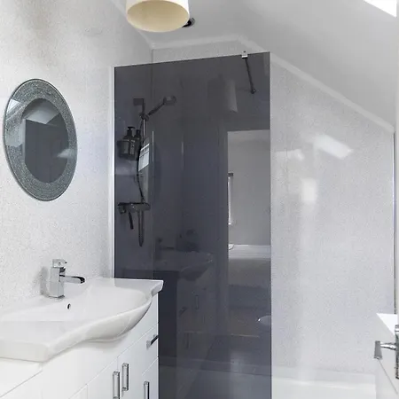 Free Birds Rest - Coastal Escape - Sleeps 8