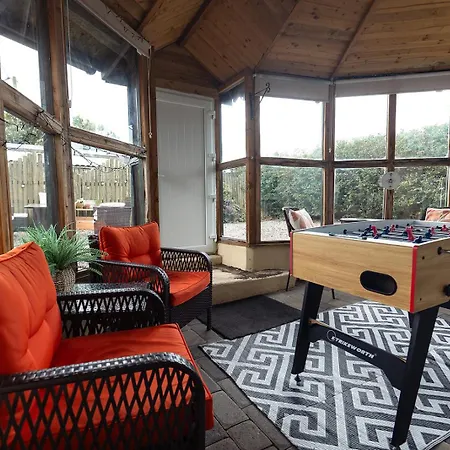 Free Birds Rest - Coastal Escape - Sleeps 8 *